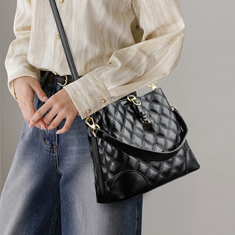 Chic Elegant Quilted Bucket Bag