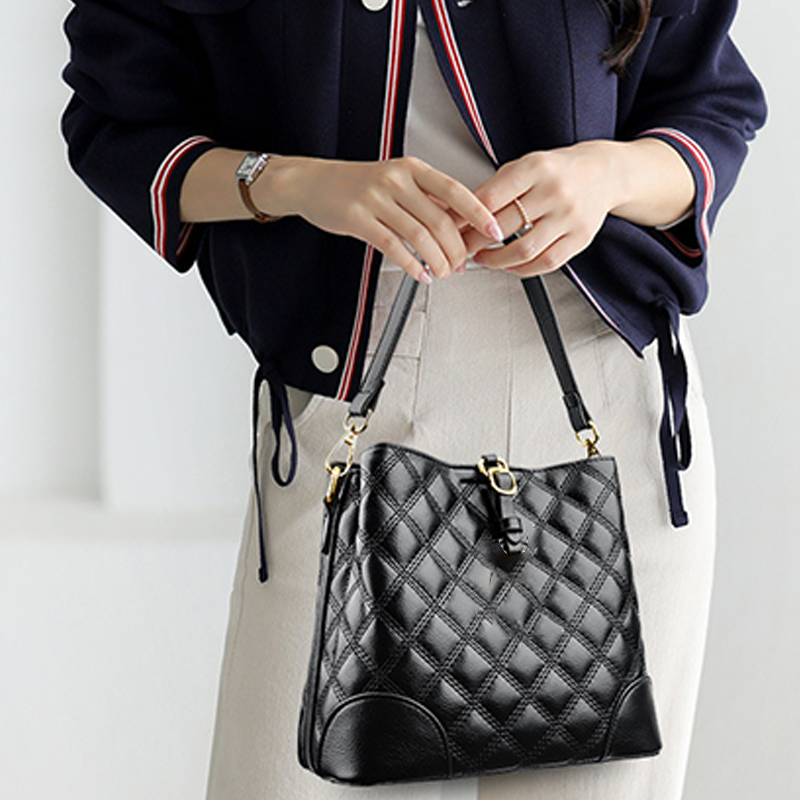 Chic Elegant Quilted Bucket Bag